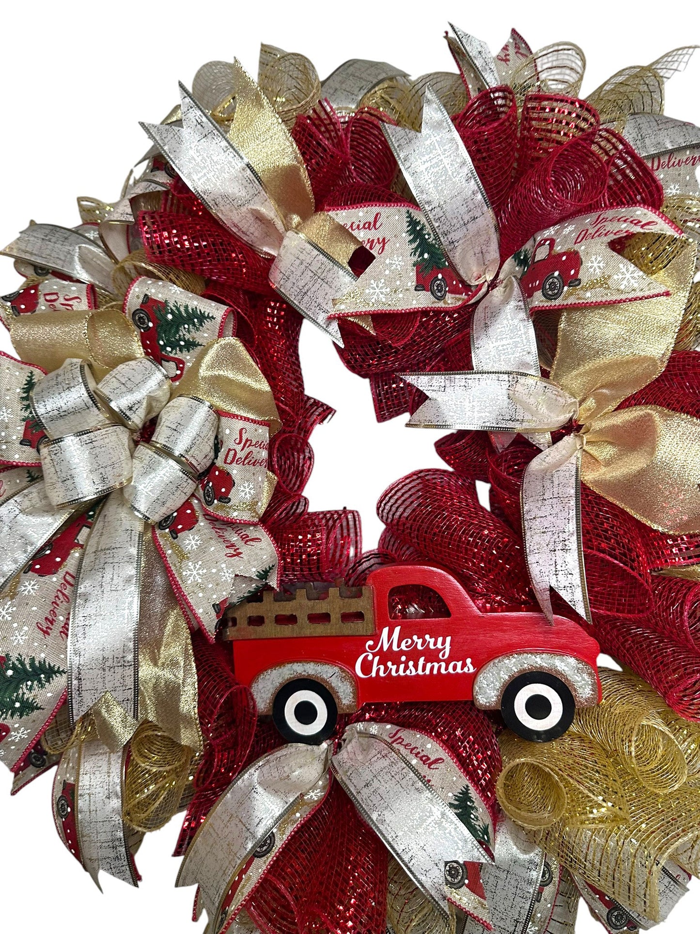 Nostalgic Red Christmas Truck Wreath: Handcrafted Holiday Decor